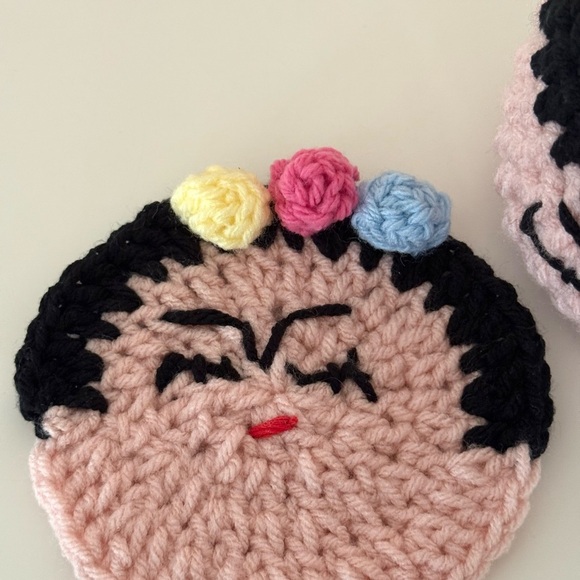 Frida Kahlo Crochet Mug Cozy & Coaster Set - Picture 4 of 7